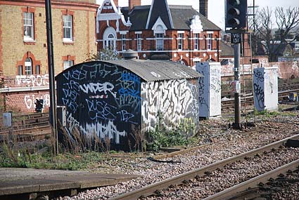 Old hut, Herne Hill railway station - Photos of Brixton, Lambeth London, March 2007