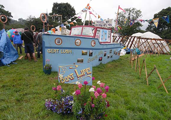 Glastonbury Festival 2007, photos, blogs, reports and features from the Glastonbury music festival in Somerset, June 2007
