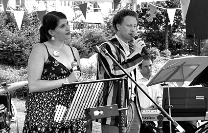 Photos of The Wodehouse Picnic in Russell Square, central London, May 2008