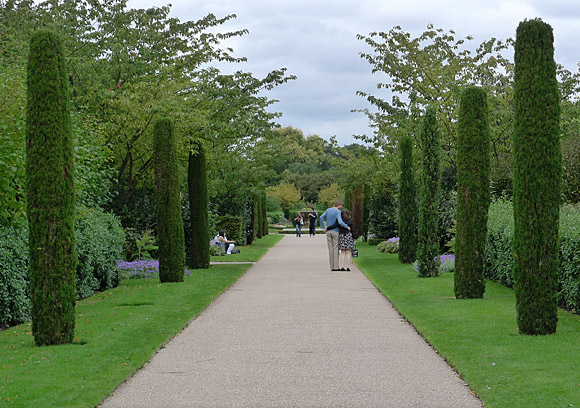 A walk around Fitzrovia and Regent's Park, central London, England, September 2009