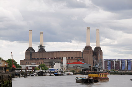 Vauxhall to Battersea Power Station riverside walk, London, photos and feature, July 2008