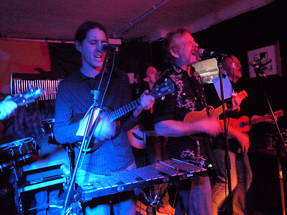 Brixton Offline club night with the DULWICH UKULELE CLUB  at the Prince Albert, 418 Coldharbour Lane, Brixton, London, SW9, Friday 19th November 2010 