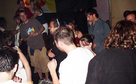 Shuffling crowd,  OFFLINE club at the Dogstar, Brixton, Thursday 30th June 2005, urban75 club night, London.