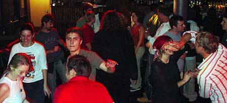 Shuffling crowd,  OFFLINE club at the Dogstar, Brixton, Thursday 28th July 2005, urban75 club night, London.