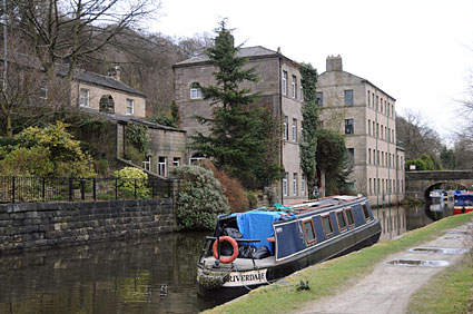 Hebden Bridge photos, Calderdale, West Yorkshire, England, with pictures of streets, houses, landmarks, mills, canals, station, bars, cafes, tourist sights and more