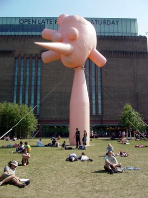 Daddies Bighead, Tate Modern inflatable sculpture, London, June 2003