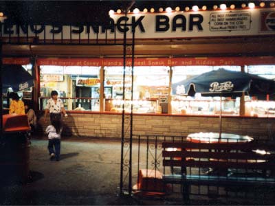 Denos Snack Bar, Boardwalk, Coney Island, New York, NYC, USA, 1986