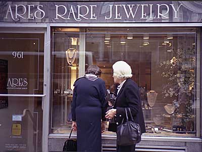 Old ladies outside Ares Rare Jewelry, 608 Fifth Ave, Manhattan, New York, NYC, USA, 1986