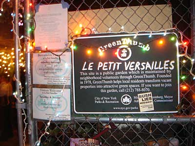 Le Petit Versailles, GreenThumb garden, 46 East Houston St. between Avenue B and C in the East Village, Manhattan, New York, NYC, USA