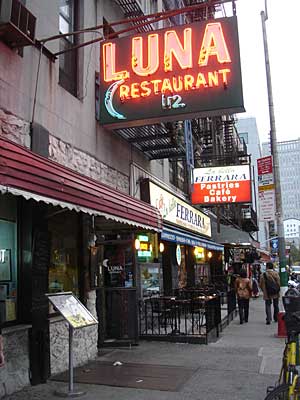 Luna's Restaurant, 112 Mulberry Street, Manhattan, NYC, USA
