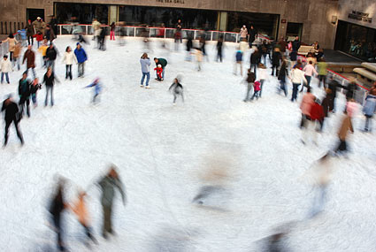 Ice rink, The Rockefeller Center on 48th and 51st Streets on Fifth to Seventh Avenues, Midtown Manhattan, New York, NYC, December 2006