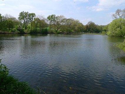 Hampstead Heath walk past Hampstead Ponds, Pergola, Hill Garden and Jack Straw's Castle, north London, England  - photos, feature and comment