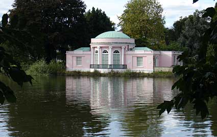 Old Isleworth Boating Pavilion, Kew Gardens to Richmond Lock and Brentford, October 2005
