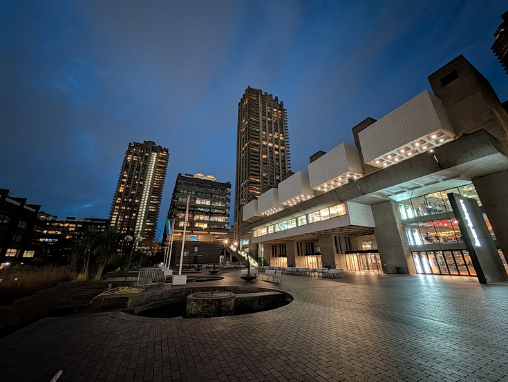 Brutalism, tall towers and exposed concrete: the Barbican at night (20 photos)