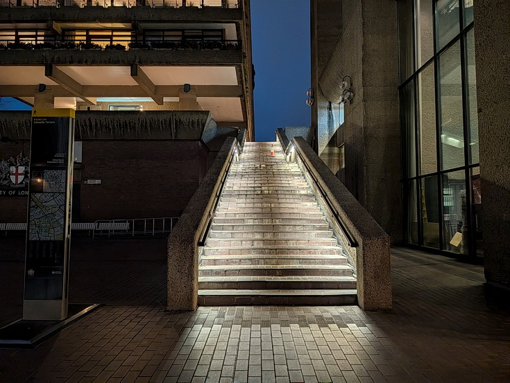 Brutalism, tall towers and exposed concrete: the Barbican at night (20 photos)