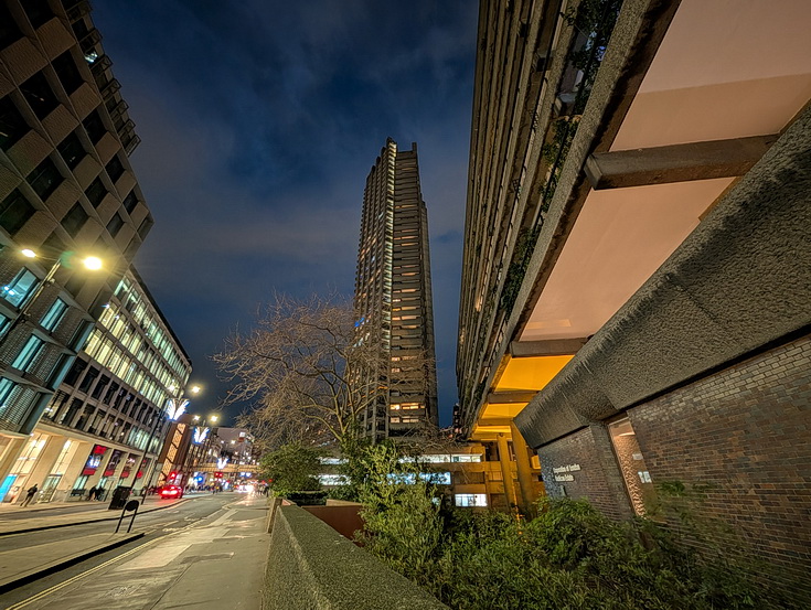 Brutalism, tall towers and exposed concrete: the Barbican at night (20 photos)