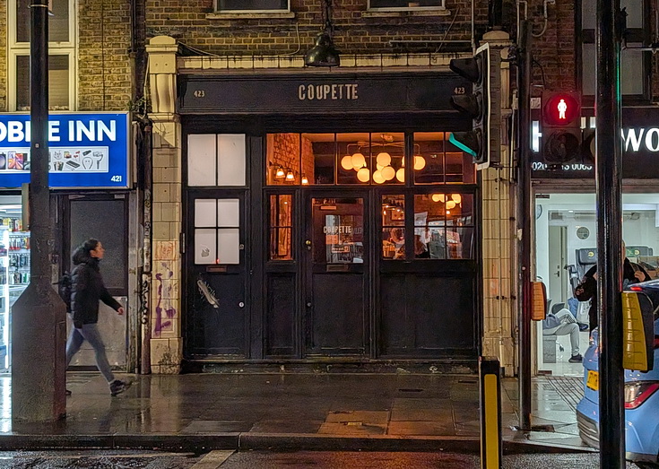 An evening photo walk in London from Bethnal Green to Warren Street via Shoreditch