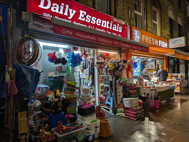 An evening photo walk in London from Bethnal Green to Warren Street via Shoreditch