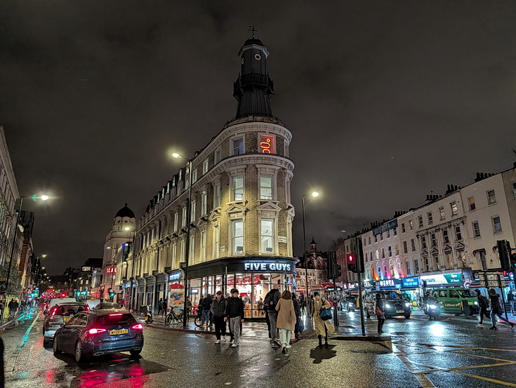 An evening photo walk in London from Bethnal Green to Warren Street via Shoreditch