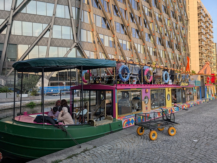 A walk along the Regent's Canal from central London to Paddington