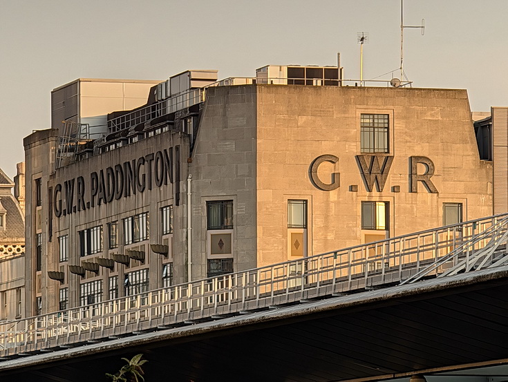 A walk along the Regent's Canal from central London to Paddington