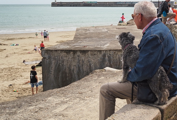 Folkestone in 60 photos: beach scenes, Charivari Day parade and night life