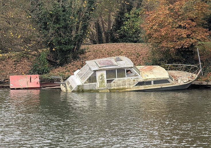 In photos: a wonderful autumnal walk from Hampton Court to Kingston alongside the River Thames