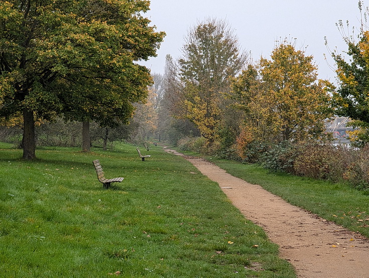 In photos: a wonderful autumnal walk from Hampton Court to Kingston alongside the River Thames