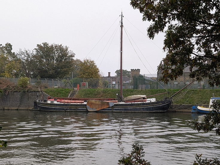 In photos: a wonderful autumnal walk from Hampton Court to Kingston alongside the River Thames