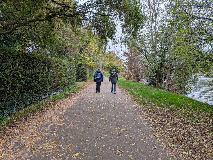 In photos: a wonderful autumnal walk from Hampton Court to Kingston alongside the River Thames