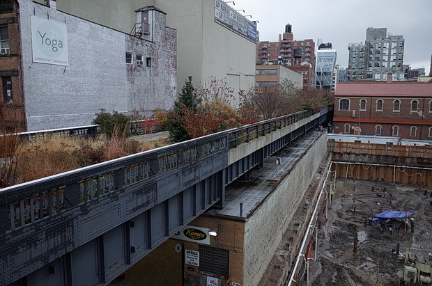 A rainswept stroll along the High Line public park, Manhattan, New York