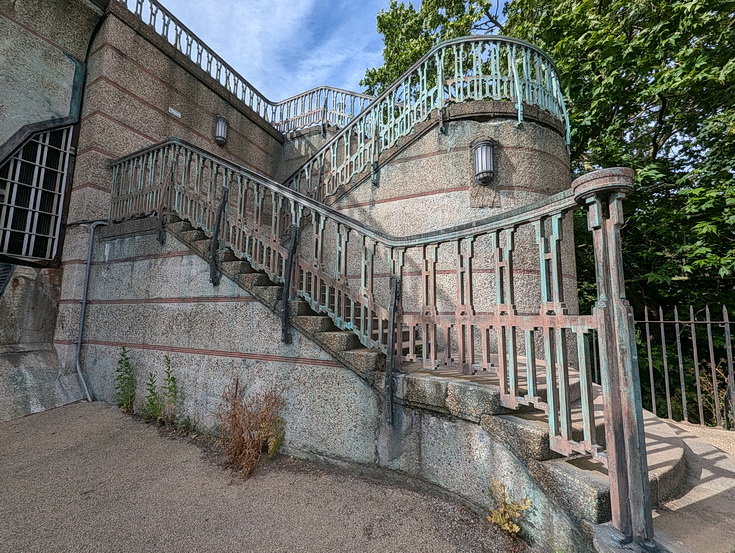 A beautiful London riverside walk: Kew Bridge to Richmond in 40 photos