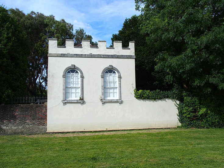 A beautiful London riverside walk: Kew Bridge to Richmond in 40 photos