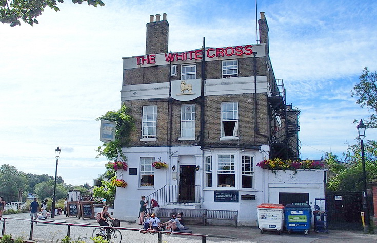 A beautiful London riverside walk: Kew Bridge to Richmond in 40 photos