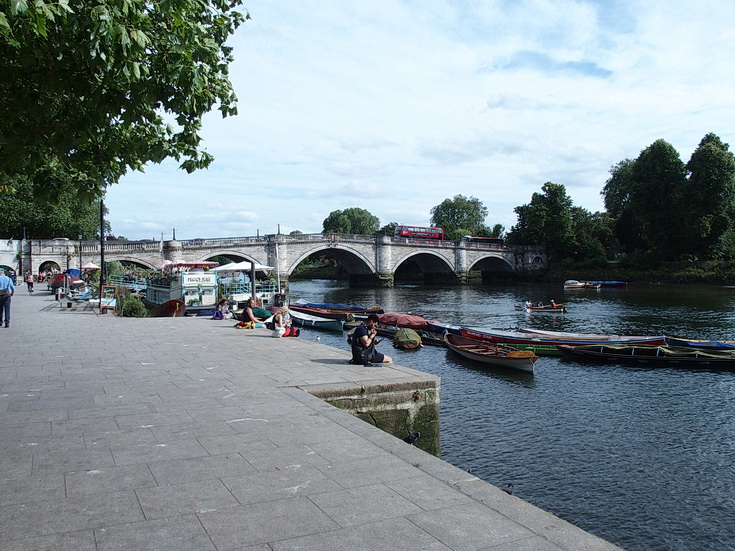 A beautiful London riverside walk: Kew Bridge to Richmond in 40 photos