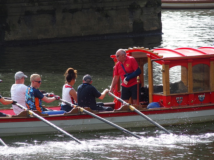 A beautiful London riverside walk: Kew Bridge to Richmond in 40 photos