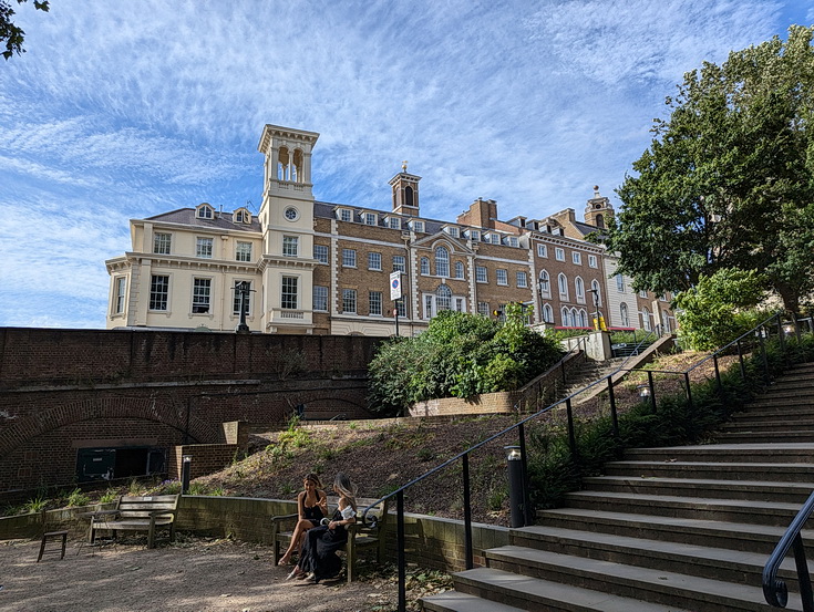 A beautiful London riverside walk: Kew Bridge to Richmond in 40 photos