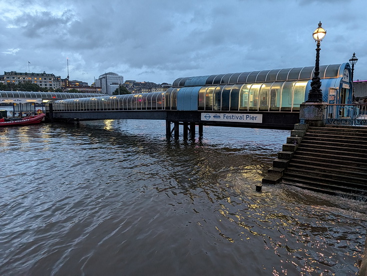 A rainy night in London: South Bank, Covent Garden and central London in 28 photos