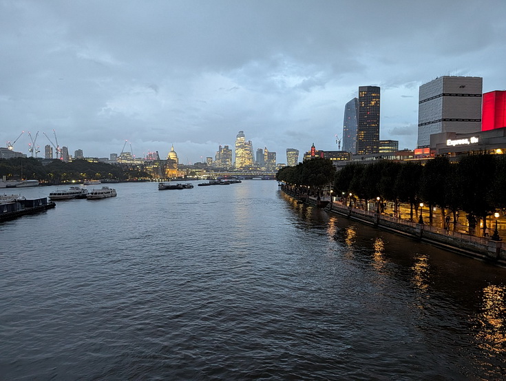 A rainy night in London: South Bank, Covent Garden and central London in 28 photos