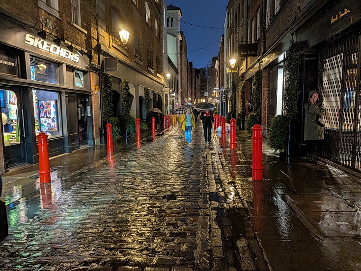 A rainy night in London: South Bank, Covent Garden and central London in 28 photos