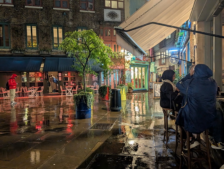 A rainy night in London: South Bank, Covent Garden and central London in 28 photos