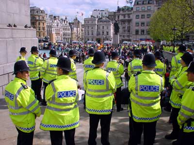 Police surround Trafalgar Square