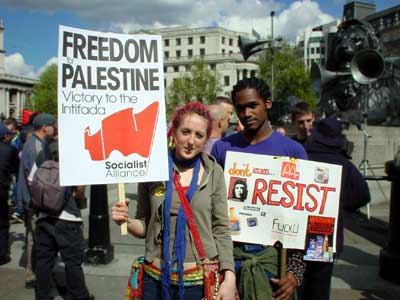 Young couple, Trafalgar Square