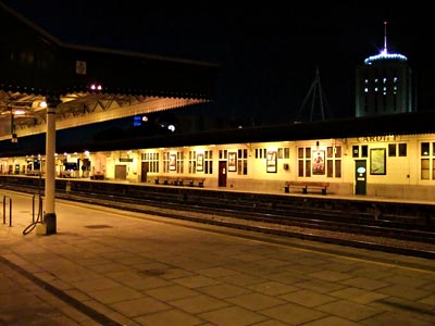 Cardiff Central station, waiting for the London train, 27th December 2005, south Wales photos