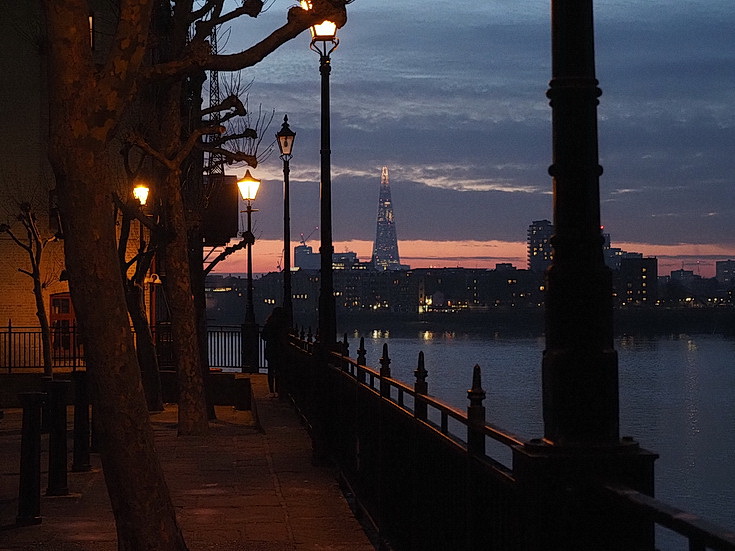 In photos: a night time walk along the Thames Path in Rotherhithe, south London