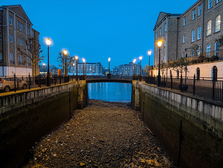 In photos: a night time walk along the Thames Path in Rotherhithe, south London