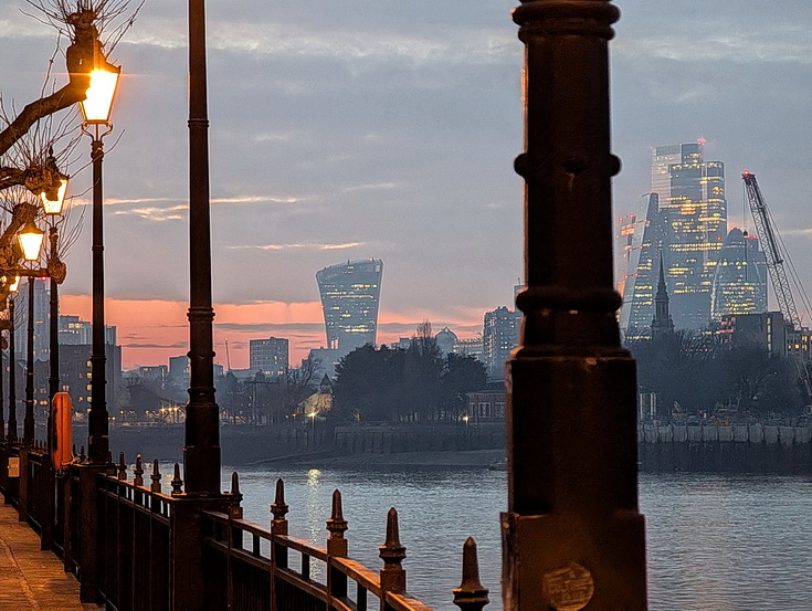 In photos: a night time walk along the Thames Path in Rotherhithe, south London