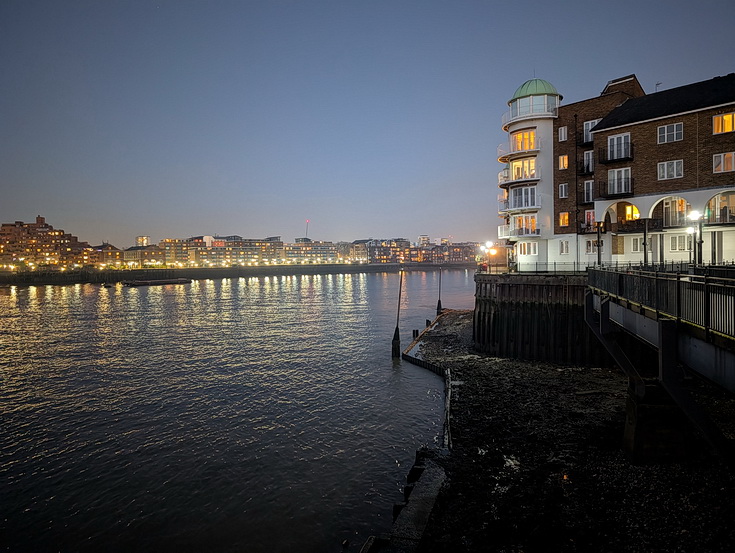 In photos: a night time walk along the Thames Path in Rotherhithe, south London