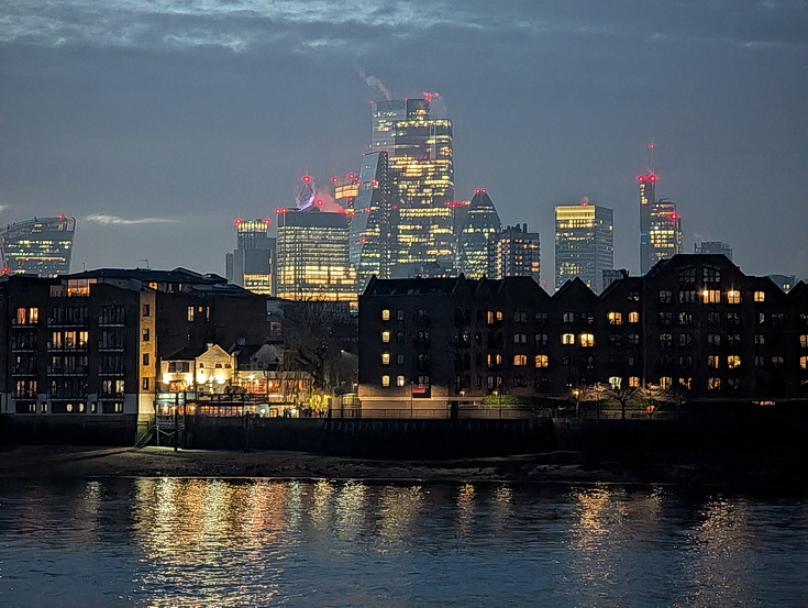 In photos: a night time walk along the Thames Path in Rotherhithe, south London