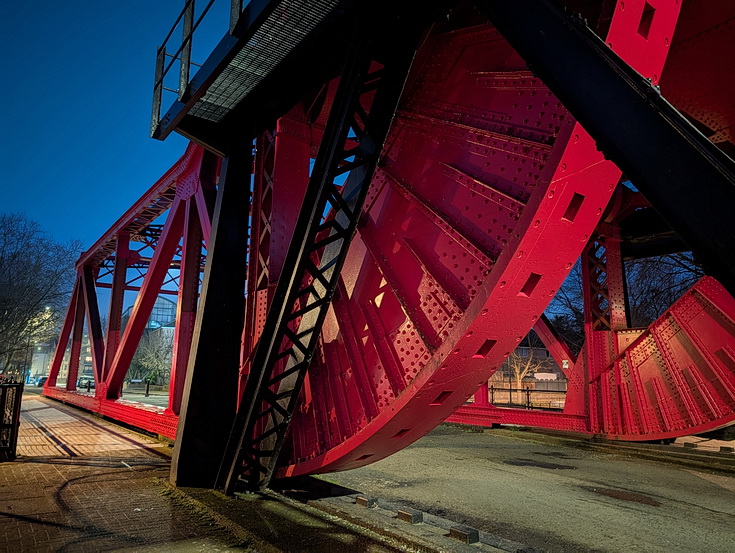 In photos: a night time walk along the Thames Path in Rotherhithe, south London